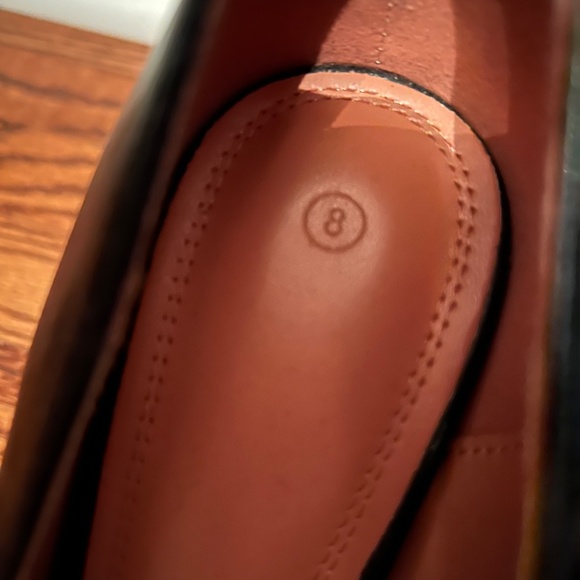 Black high heals with brooch embellishment - Picture 3 of 6